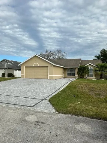 152 Whitehall Street Davenport FL 33896
