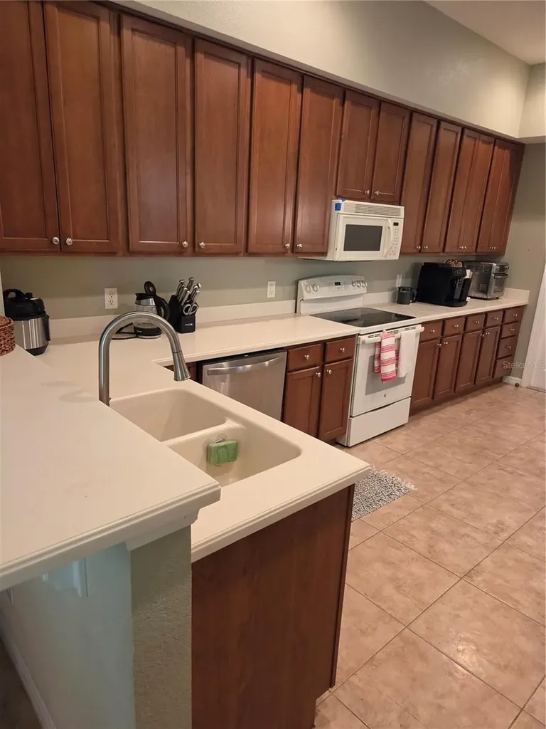 98 S Highland Avenue Tarpon Springs FL 34689