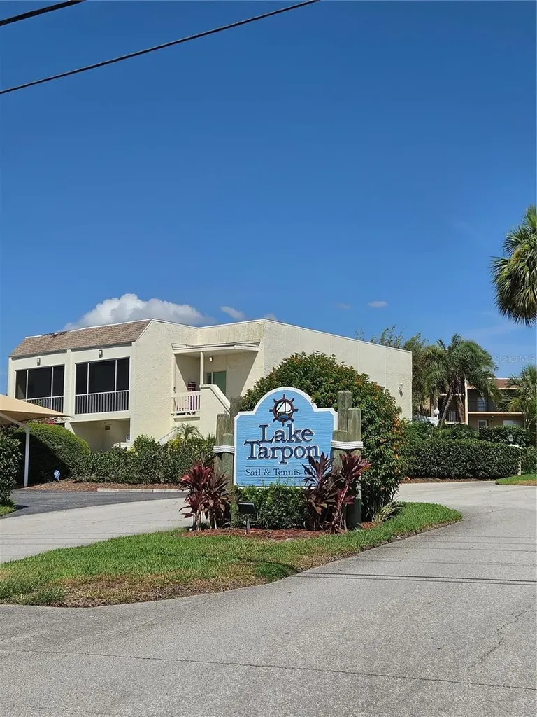 98 S Highland Avenue Tarpon Springs FL 34689
