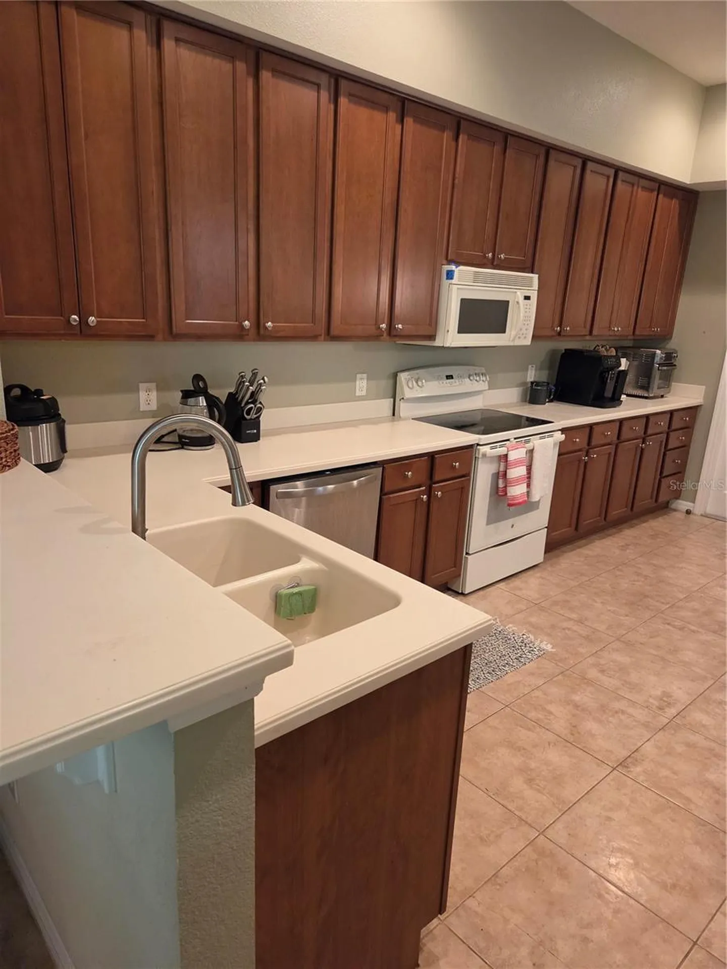 98 S Highland Avenue Tarpon Springs FL 34689