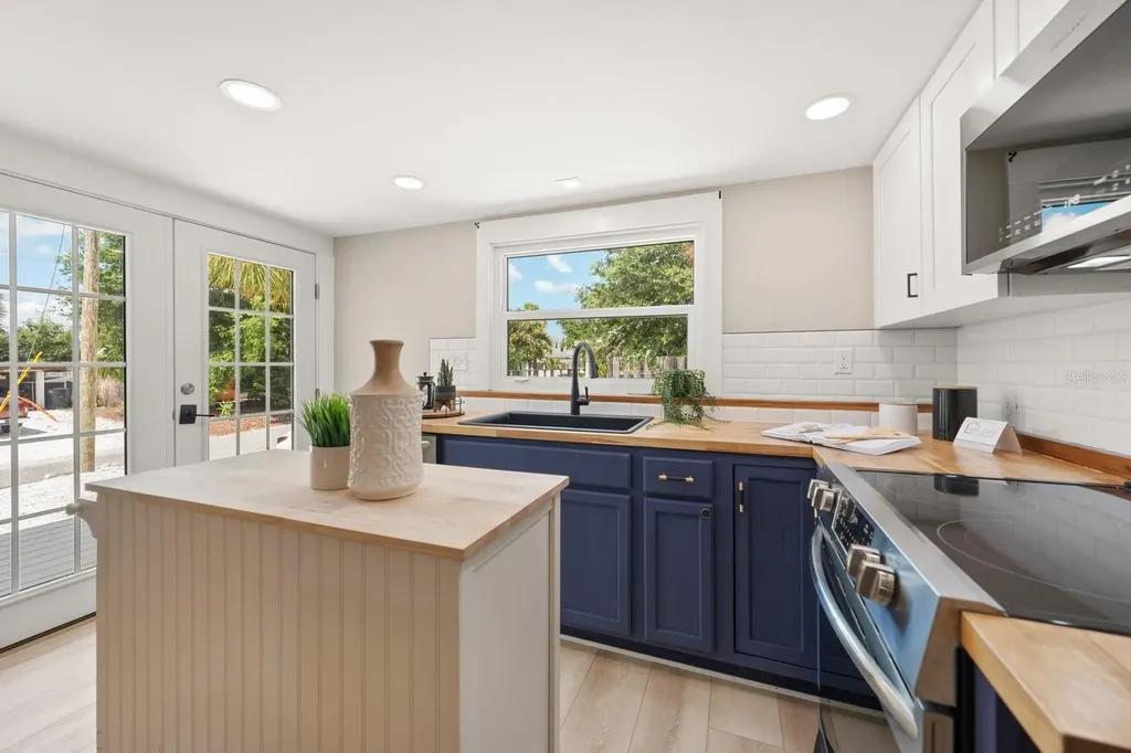 932 Highland Avenue Dunedin FL 34698
