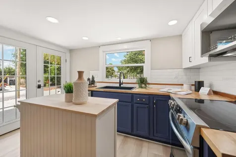 932 Highland Avenue Dunedin FL 34698
