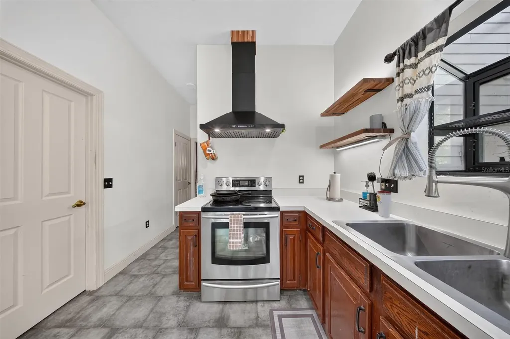 908 Oak Hollow Place Brandon FL 33510