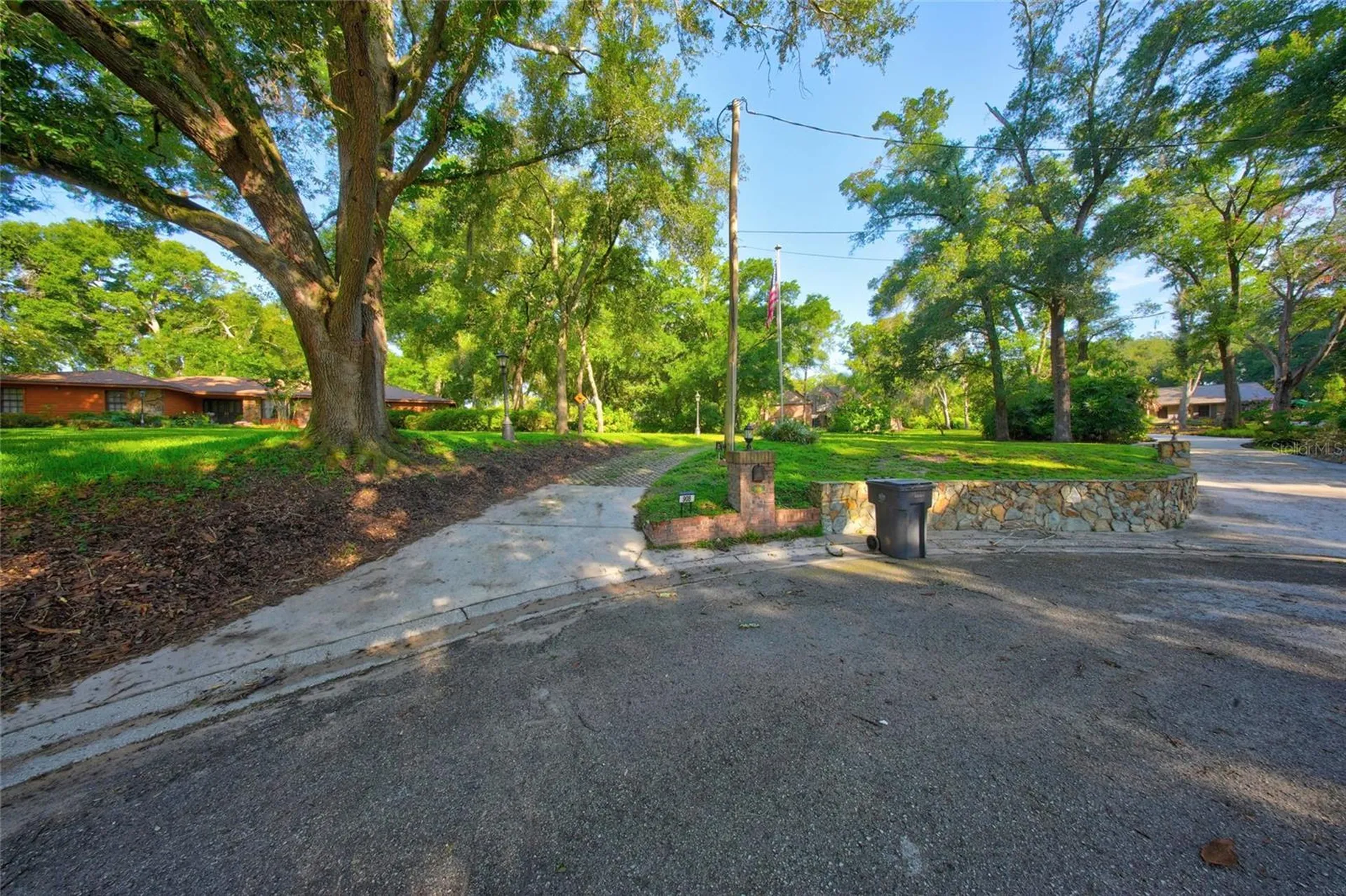 908 Oak Hollow Place Brandon FL 33510