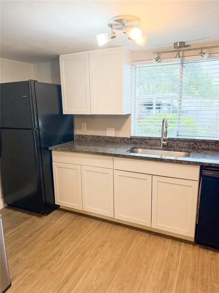 3850 N Lake Drive Tampa FL 33614