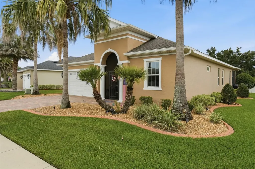 5011 Belted Kingfisher Drive Oxford FL 34484