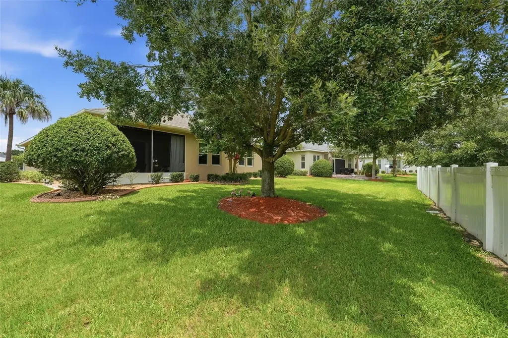 5011 Belted Kingfisher Drive Oxford FL 34484