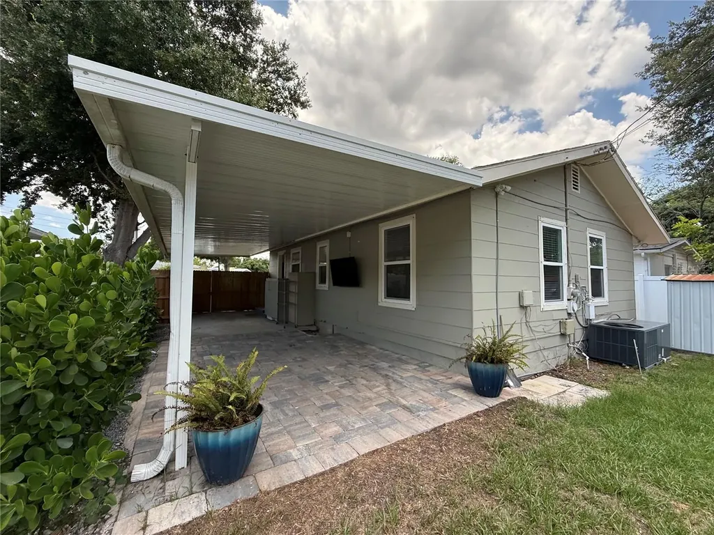 3833 Iris Street N St Petersburg FL 33703