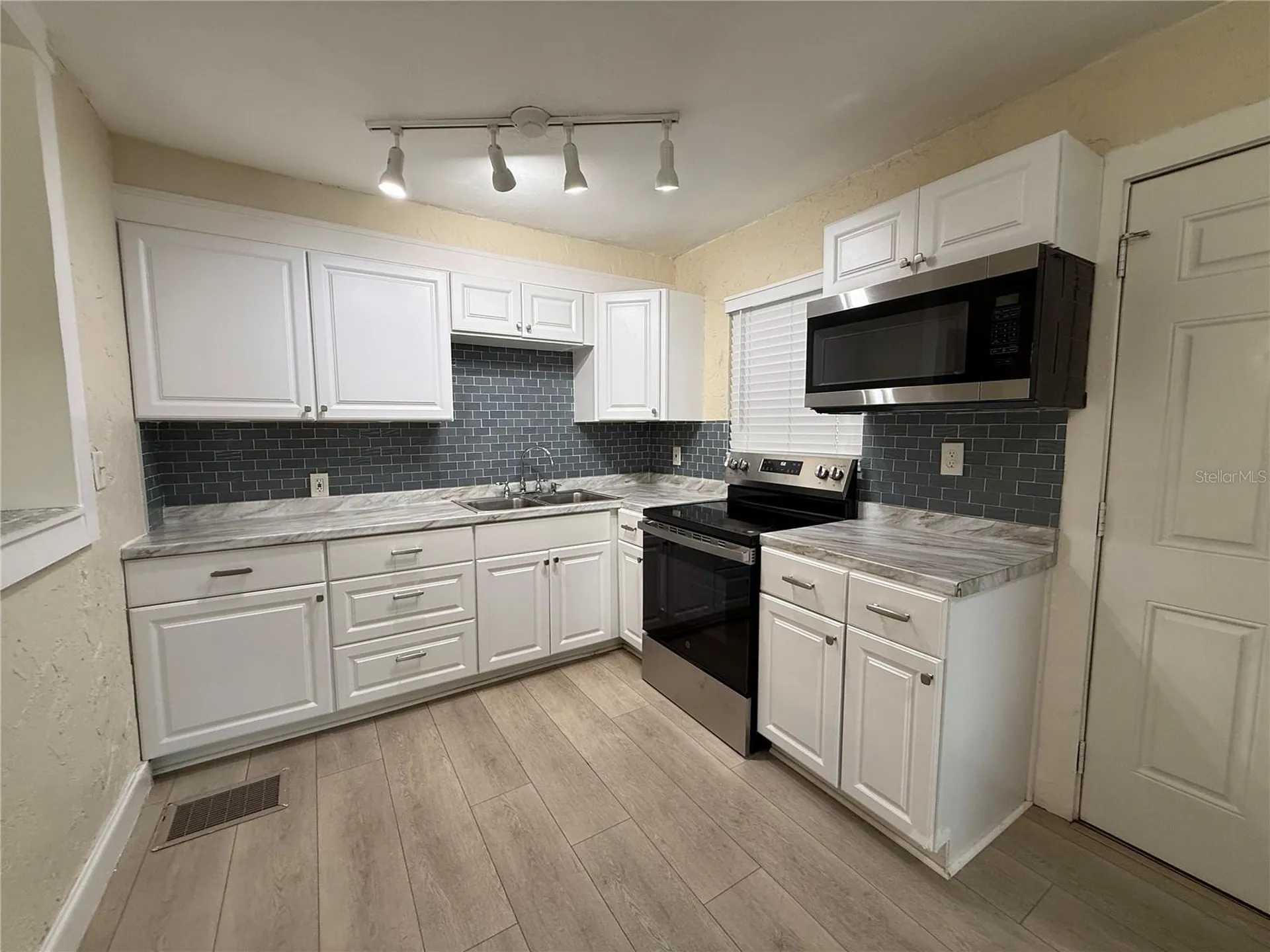 3833 Iris Street N St Petersburg FL 33703