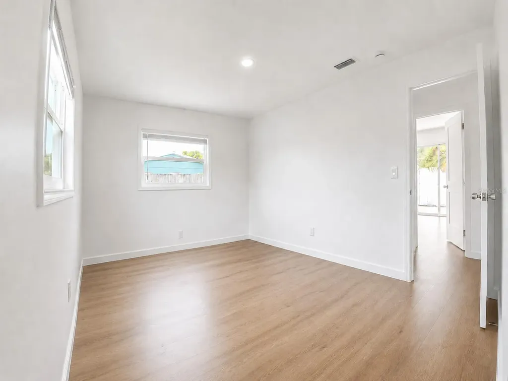 1834 New Hampshire Avenue NE St Petersburg FL 33703