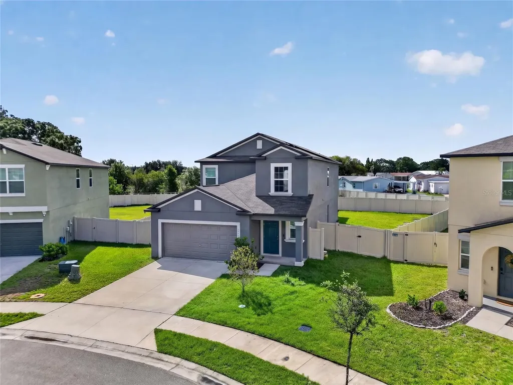 1779 Yellow Trail Lakeland FL 33801