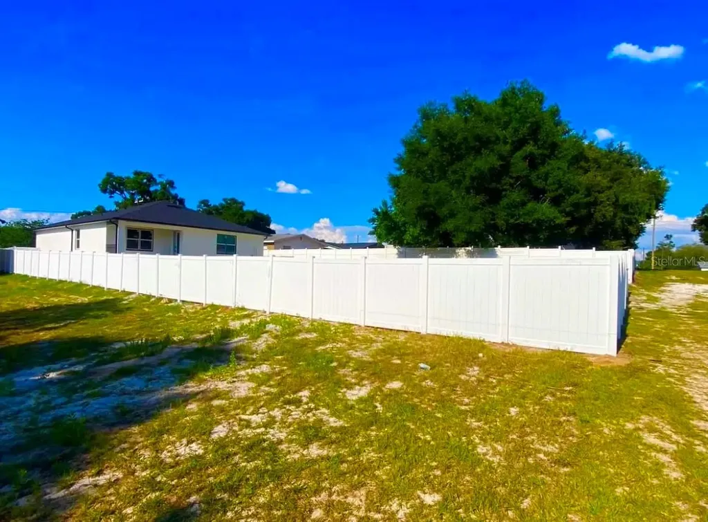 105 North Boulevard E Davenport FL 33837