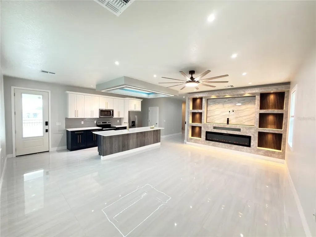 105 North Boulevard E Davenport FL 33837