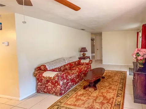 4737 Longwood Avenue Holiday FL 34690