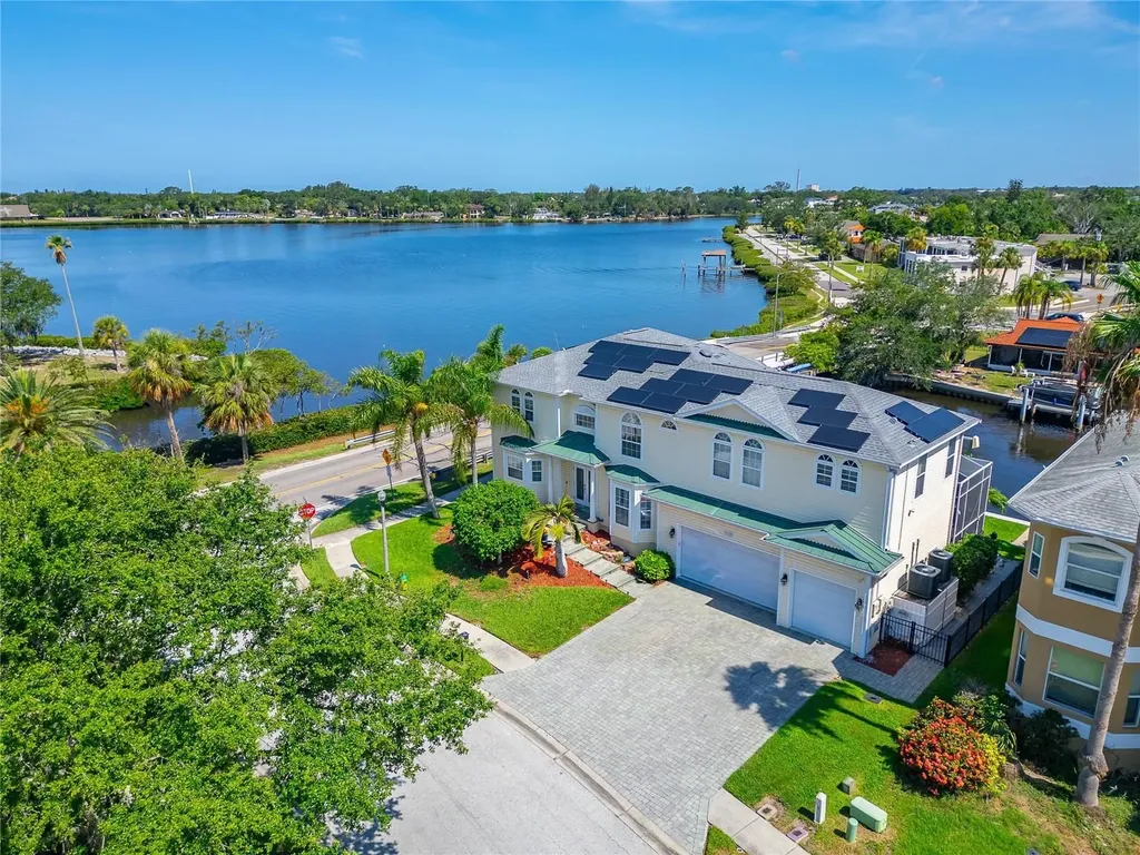 339 Manatee Lane Tarpon Springs FL 34689