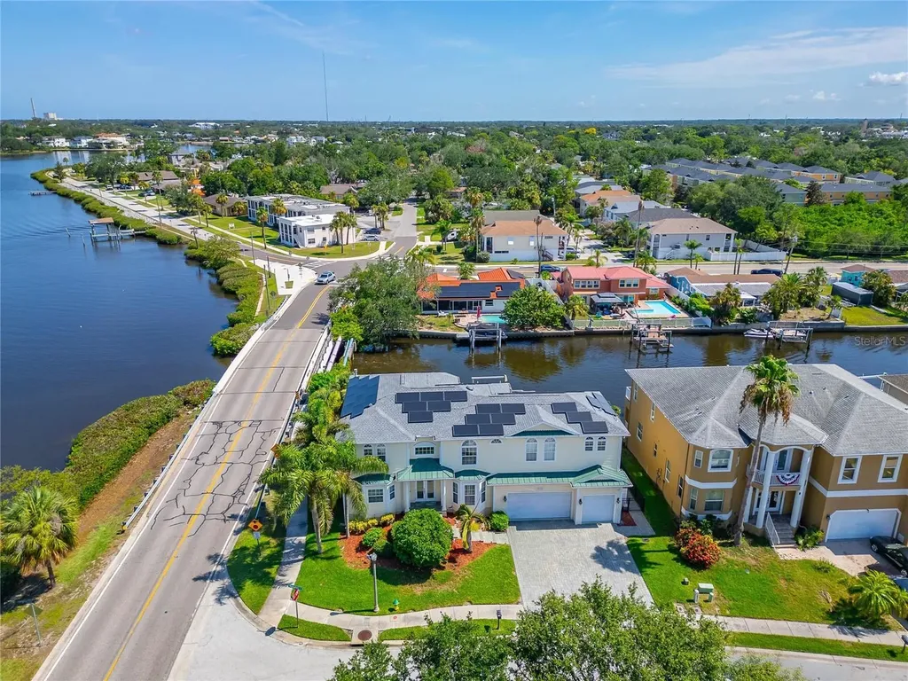 339 Manatee Lane Tarpon Springs FL 34689