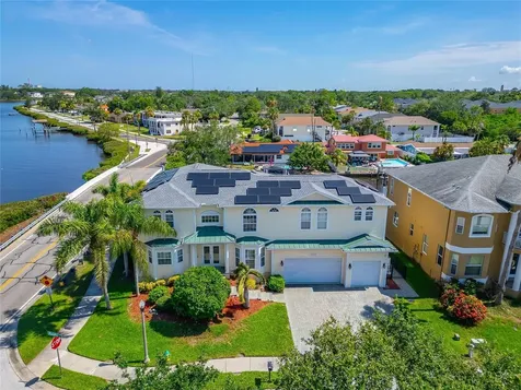 339 Manatee Lane Tarpon Springs FL 34689