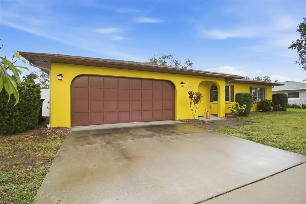 5203 18th Avenue W Bradenton FL 34209