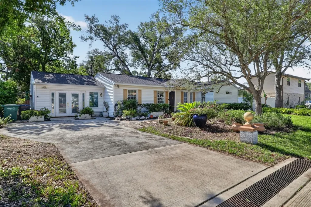 4204 S Renellie Drive Tampa FL 33611