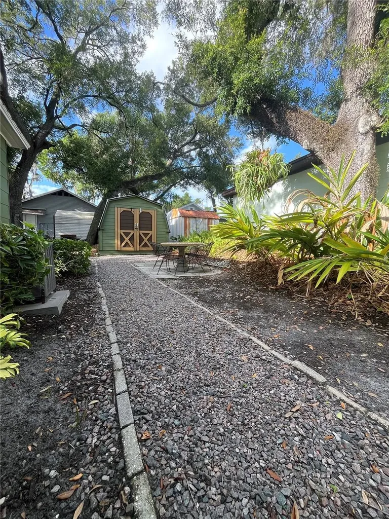 402 W Paris Street Tampa FL 33604