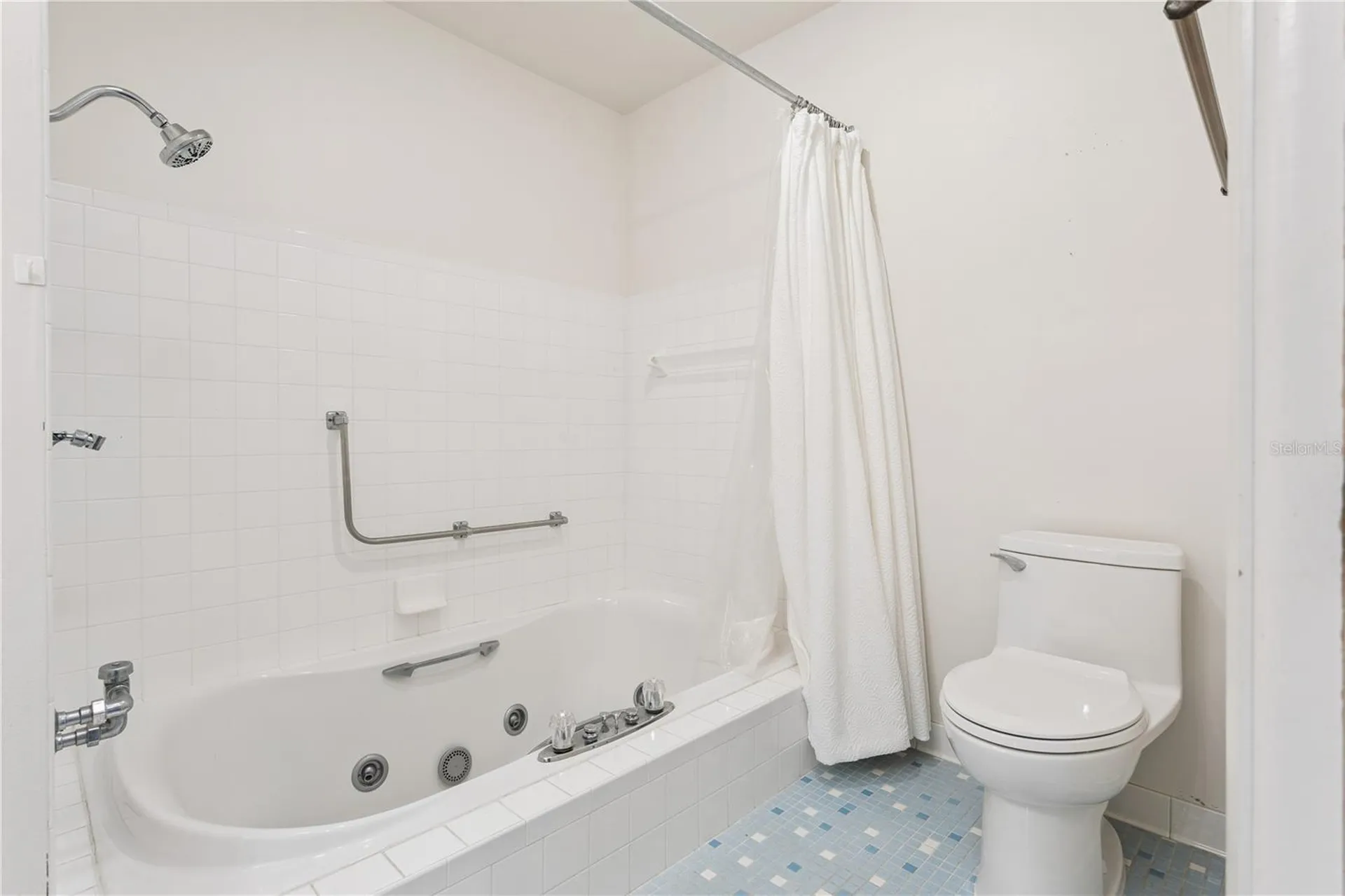 32 Gordon Court Leesburg FL 34788