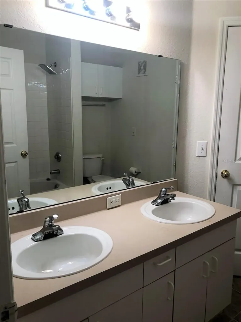 3725 Conroy Road Orlando FL 32839