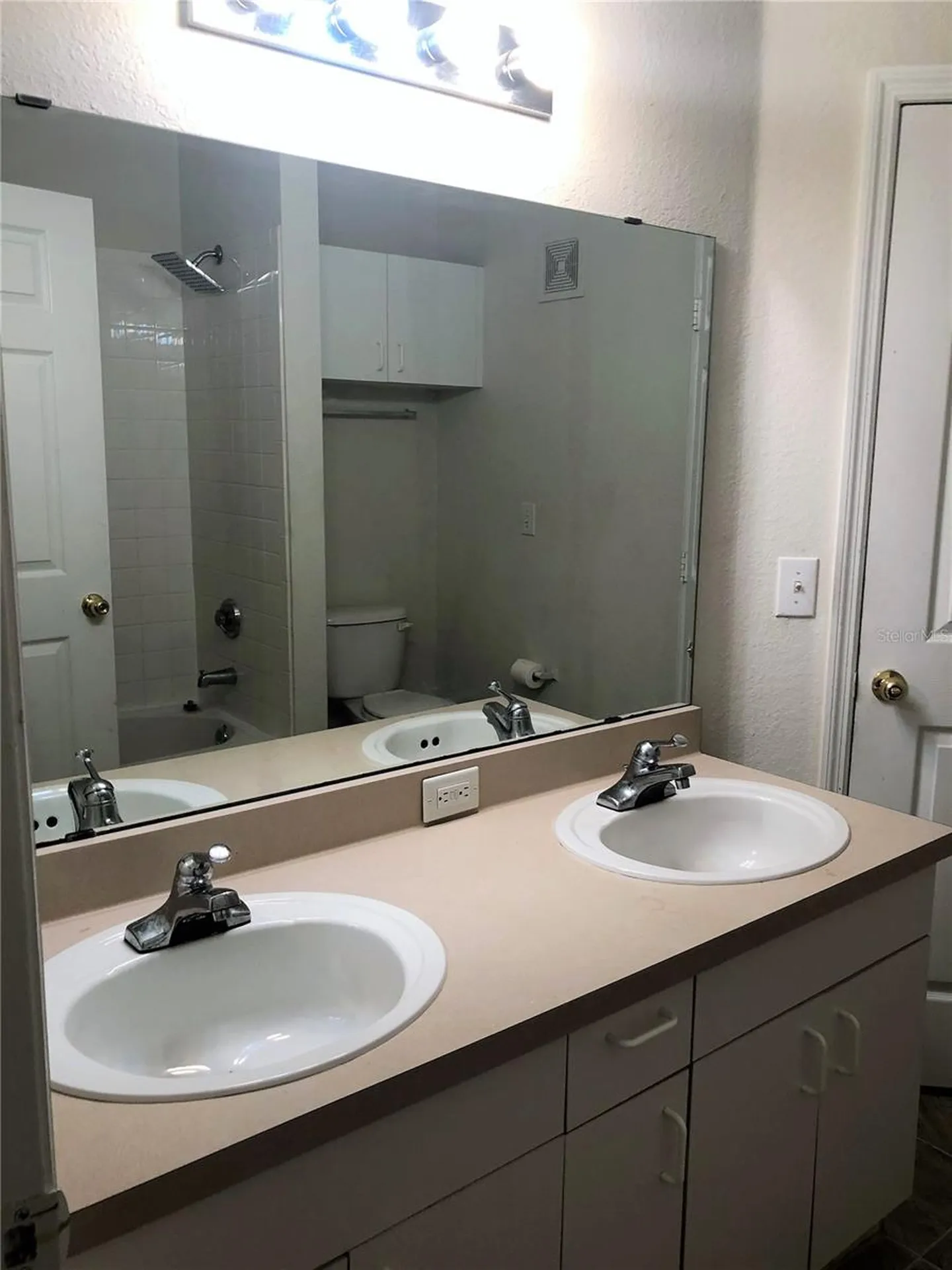 3725 Conroy Road Orlando FL 32839