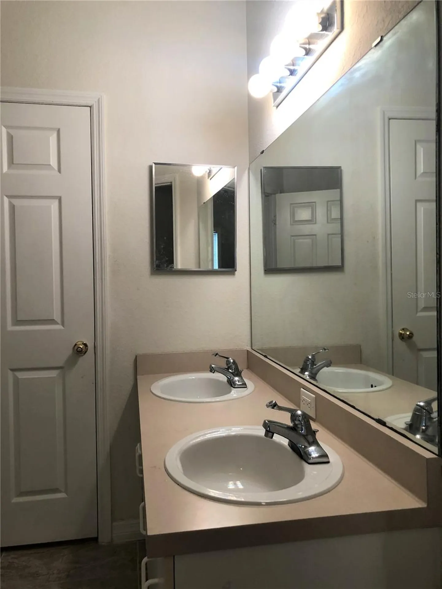 3725 Conroy Road Orlando FL 32839