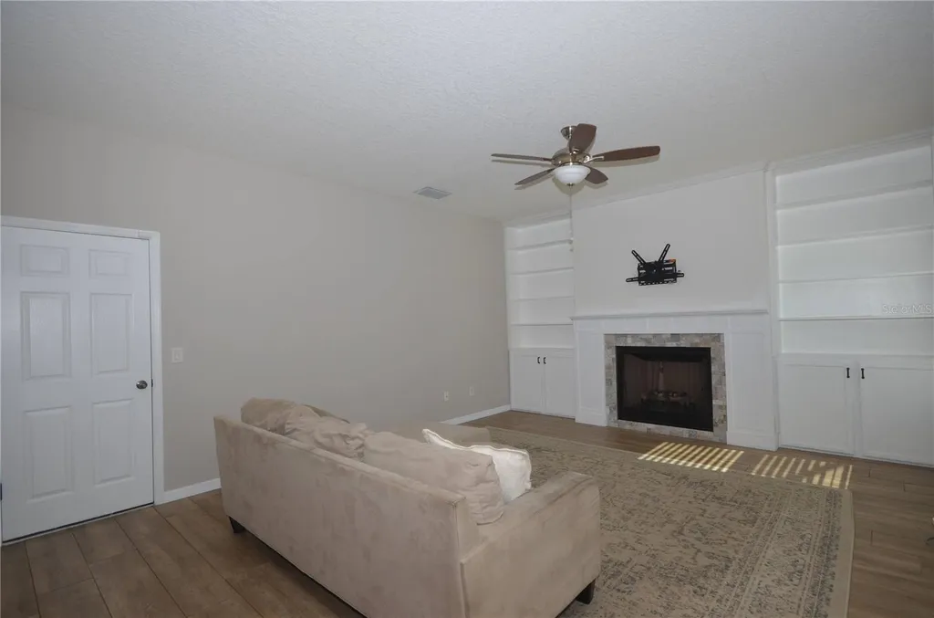 1625 Emerald Hill Way Valrico FL 33594