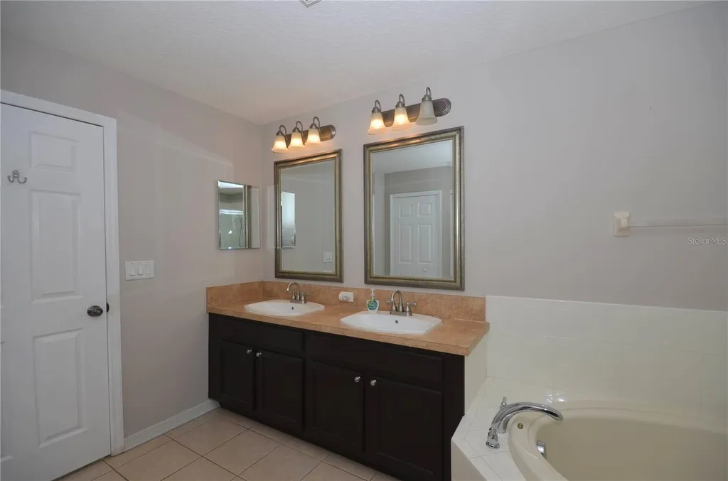 1625 Emerald Hill Way Valrico FL 33594