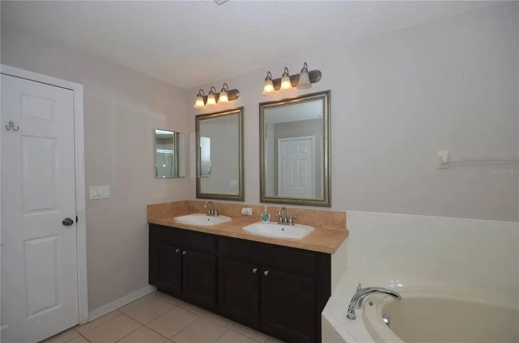 1625 Emerald Hill Way Valrico FL 33594