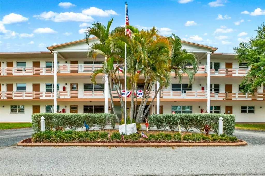 6015 19th Street N St Petersburg FL 33714