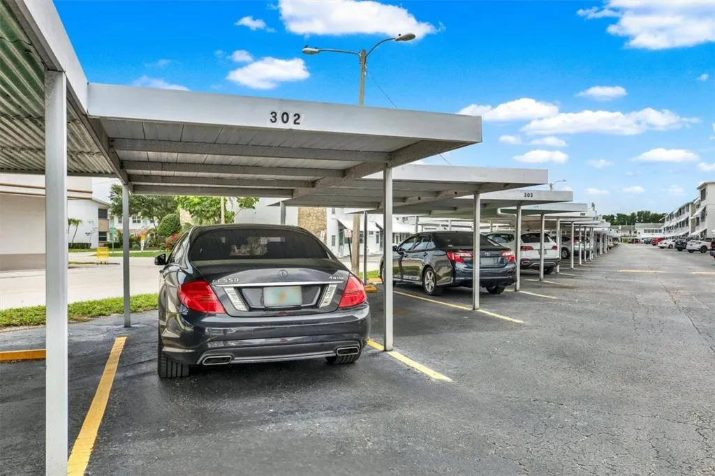 6015 19th Street N St Petersburg FL 33714