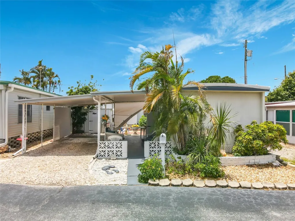 7490 46th Avenue N St Petersburg FL 33709