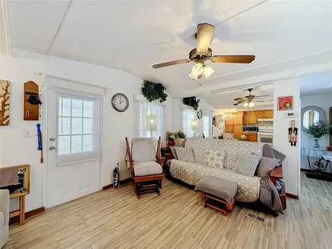 7490 46th Avenue N St Petersburg FL 33709