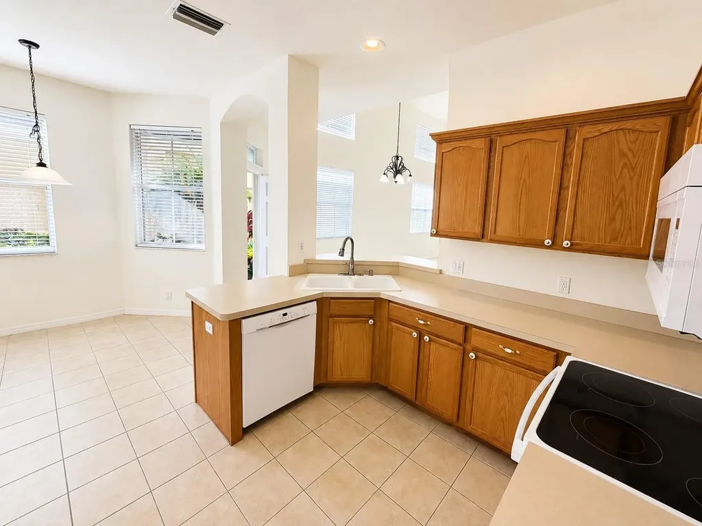 6648 83rd Avenue N Pinellas Park FL 33781