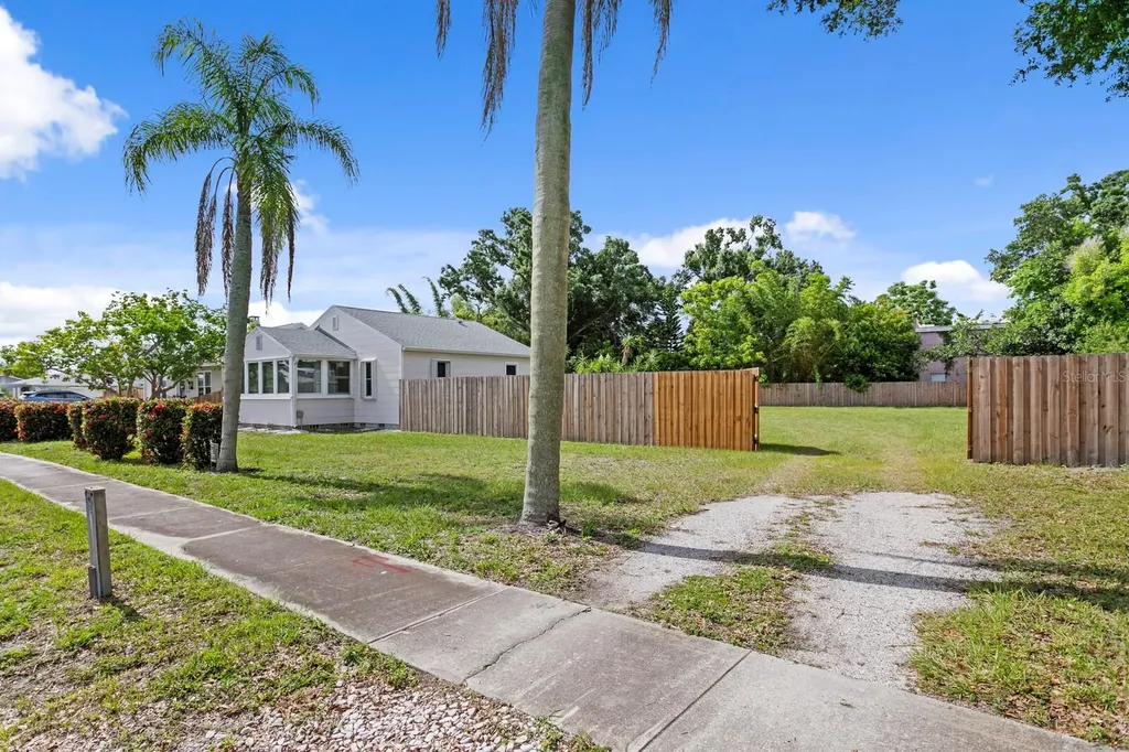 13TH Avenue N St Petersburg FL 33713