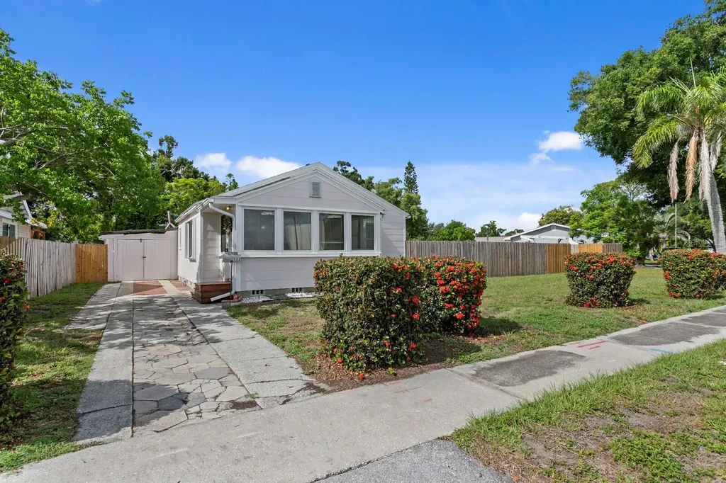 3152 13th Avenue N St Petersburg FL 33713