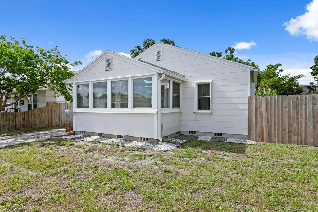 3152 13th Avenue N St Petersburg FL 33713