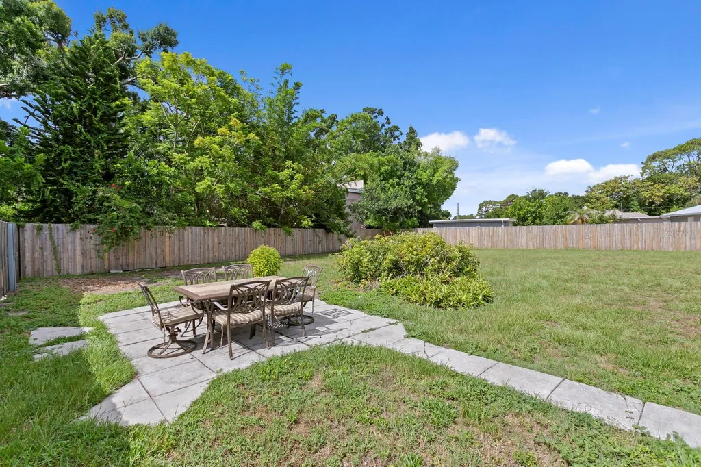 3152 13th Avenue N St Petersburg FL 33713