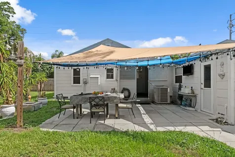 3152 13th Avenue N St Petersburg FL 33713