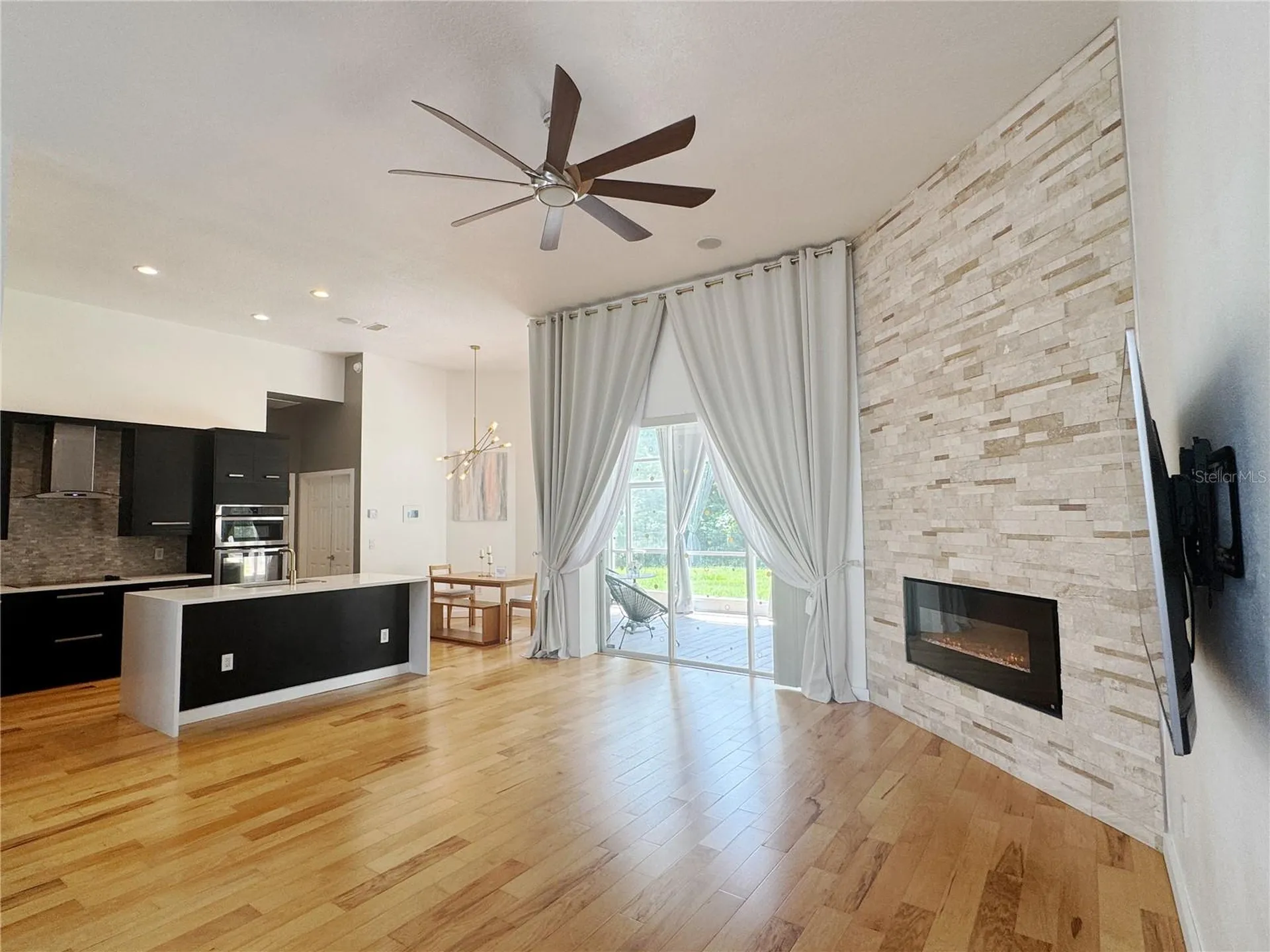 824 Palm Cove Drive Orlando FL 32835