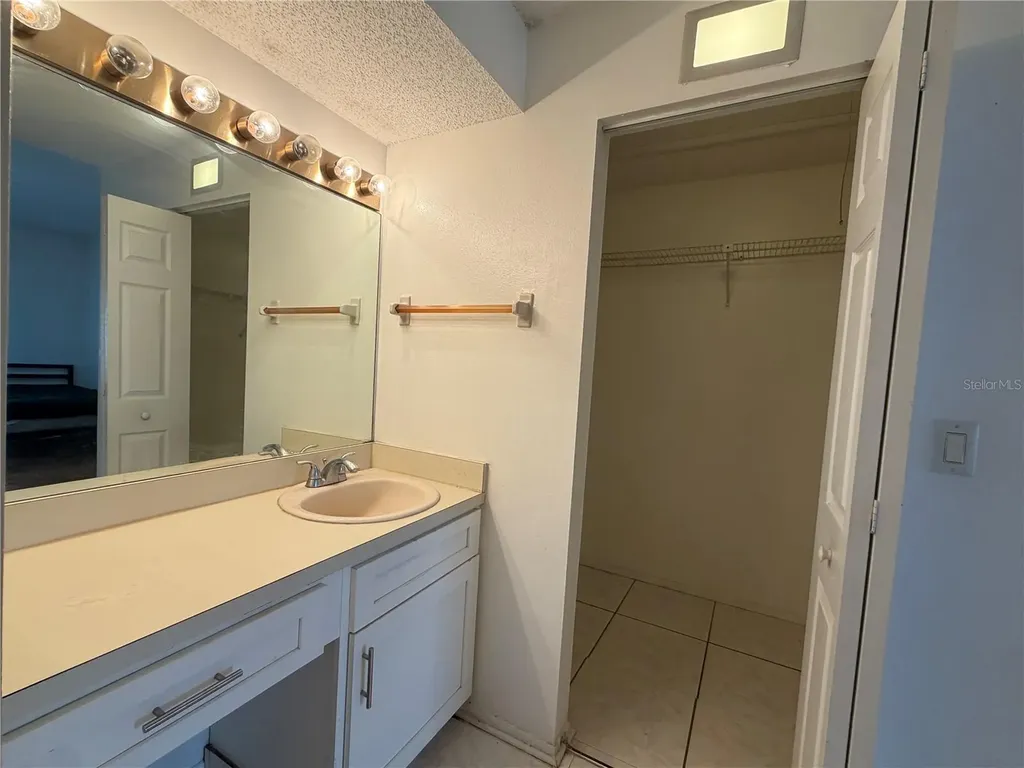 2562 Lakeway Branch Drive Orlando FL 32839