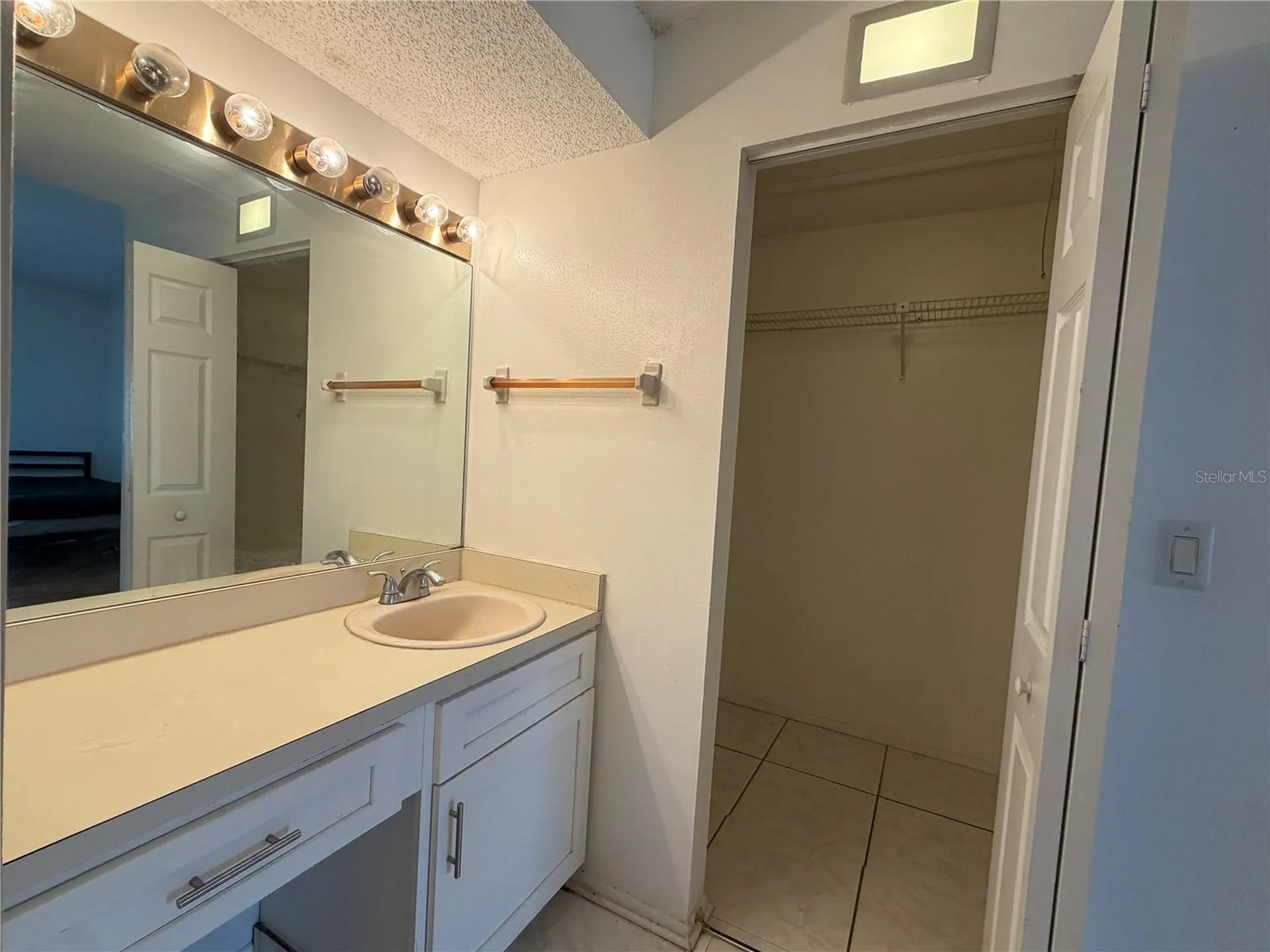 2562 Lakeway Branch Drive Orlando FL 32839