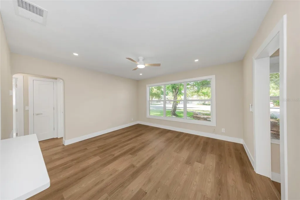 8017 31st Avenue N St Petersburg FL 33710