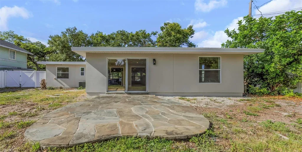 8017 31st Avenue N St Petersburg FL 33710