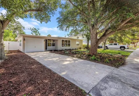 8017 31st Avenue N St Petersburg FL 33710