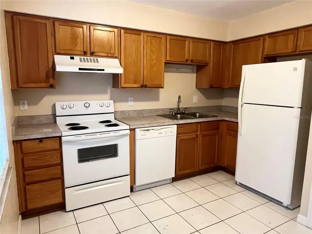 37240 Embassy Park Lane Dade City FL 33525