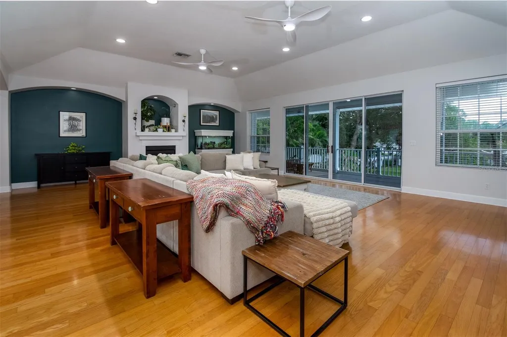 1605 Gulf Road Tarpon Springs FL 34689