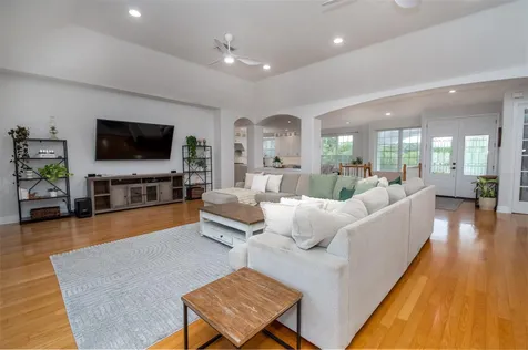 1605 Gulf Road Tarpon Springs FL 34689